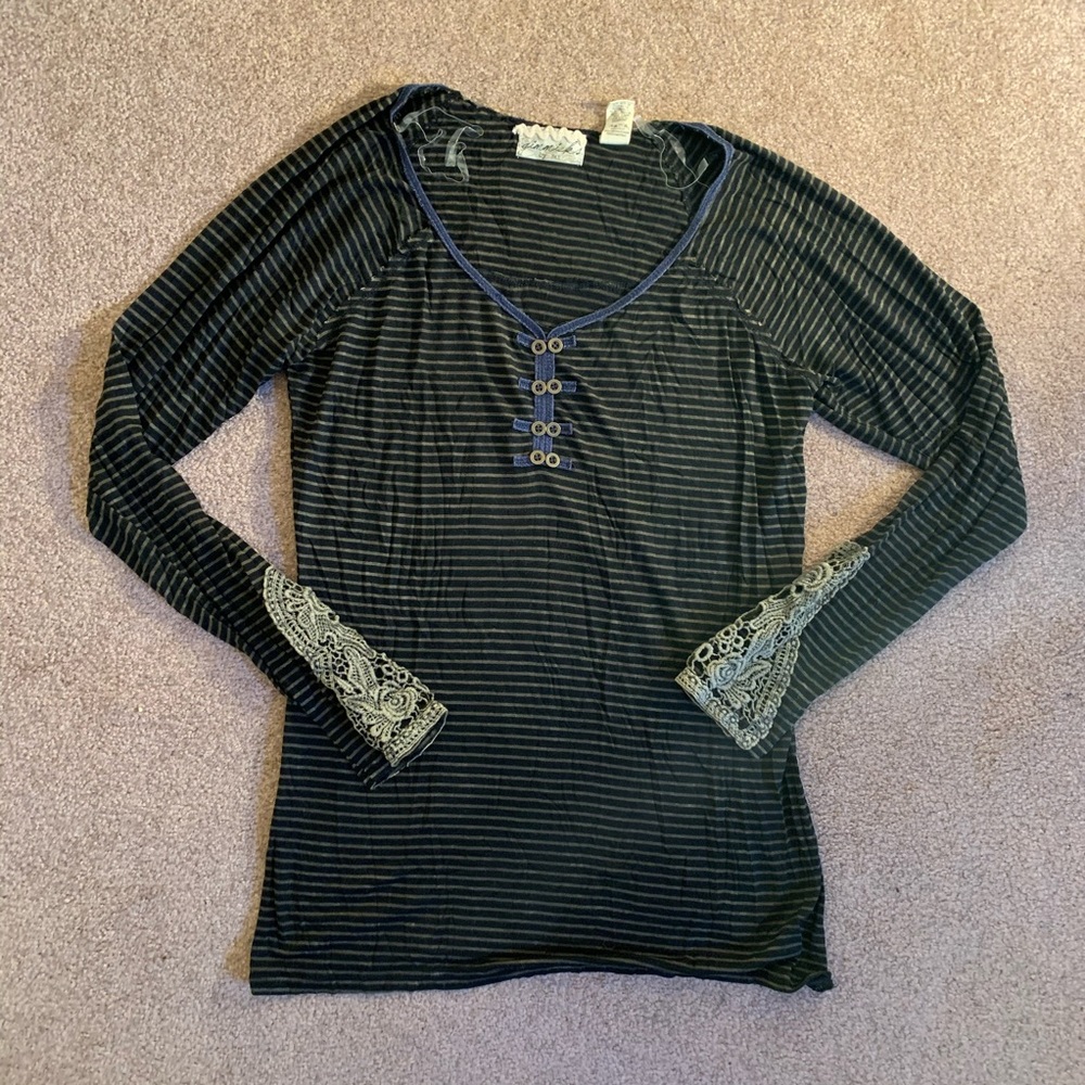 Buckle Gimmicks by BKE long sleeve top